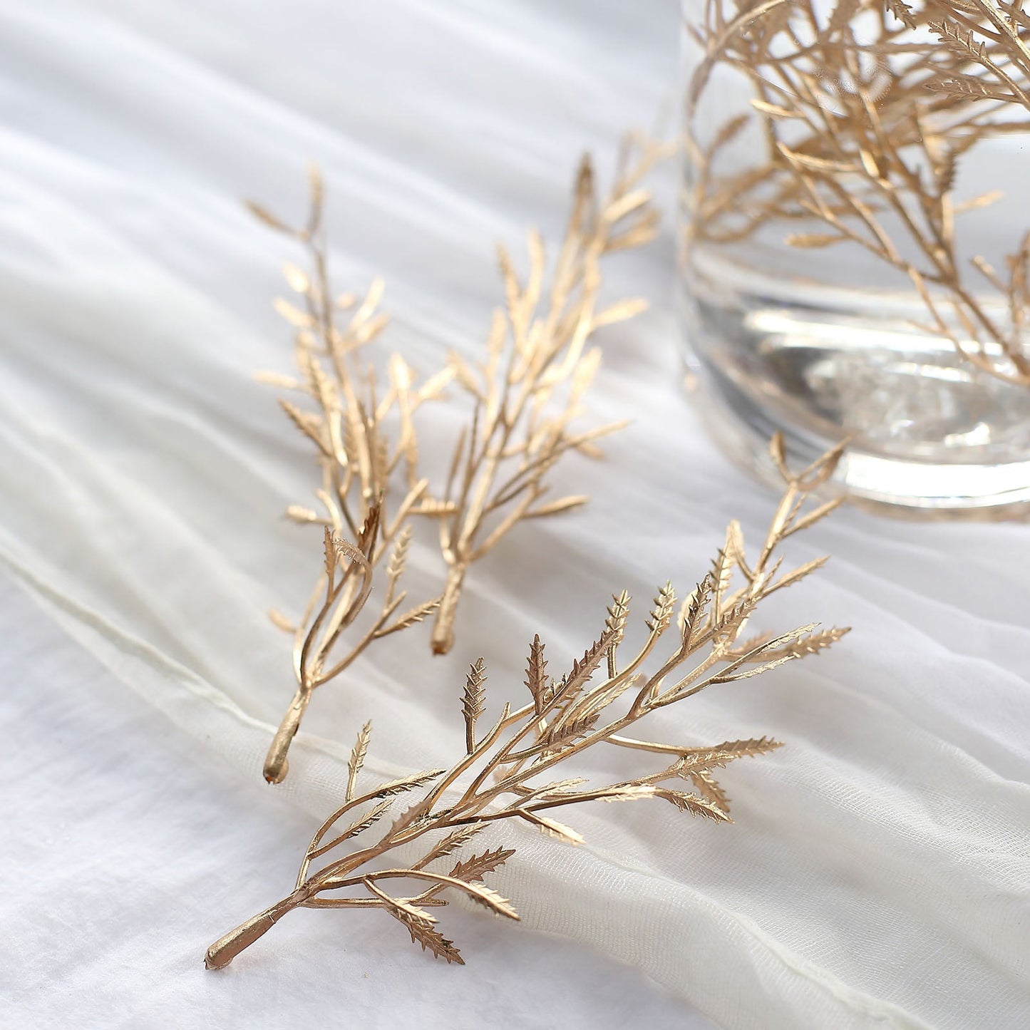 25 Pack Mini Metallic Gold Artificial Fern Leaf Branch Stems, Flower Vase Filler For Floating Candle Centerpieces 6"