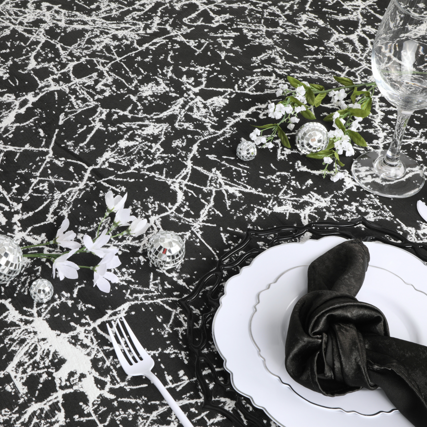 Marble Reversible Jacquard Tablecloth 120" Round - Black